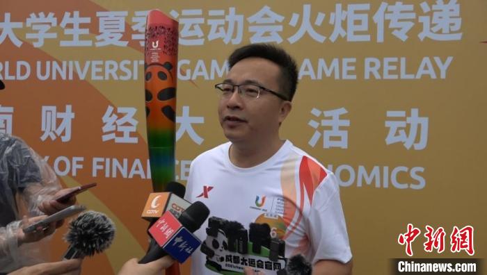 
上海瑞金医院黄牛代挂号电话票贩子号贩子网上预约挂号,住院检查加快,（成都大运纪事）成都大运会火炬继续在蓉传递 火炬手寄语当代青年
