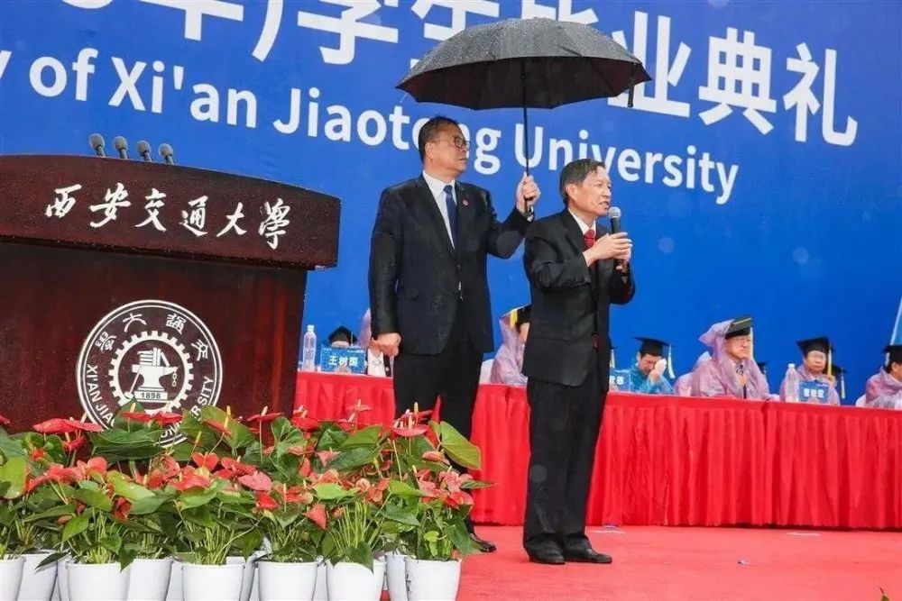 
北京大学肿瘤医院黄牛代挂号电话票贩子号贩子网上预约挂号,住院检查加快,“匍匐在地，擦干祖国身上的耻辱”毕业典礼上，校长哭了……