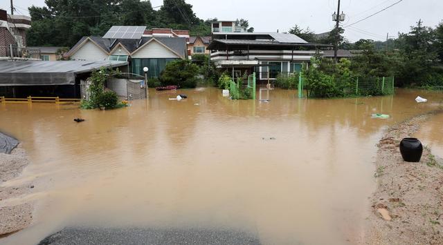 
杭州各大医院黄牛代挂号电话票贩子号贩子网上预约挂号,住院检查加快,韩国暴雨灾情已致24死，韩媒：尹锡悦在乌克兰指示韩总理全力救灾