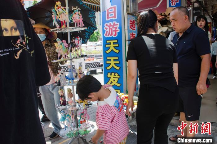 
北京妇产医院黄牛代挂号电话票贩子号贩子网上预约挂号,住院检查加快,中越边境东兴口岸人气满满 边贸和旅游火热