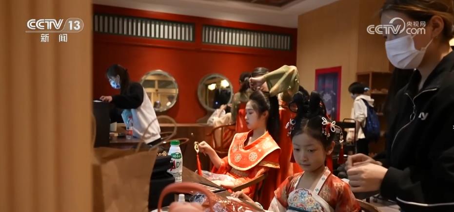 
南京眼科医院黄牛代挂号电话票贩子号贩子网上预约挂号,住院检查加快,解读上半年经济数据·内需回升 为经济增长提供有力支撑
