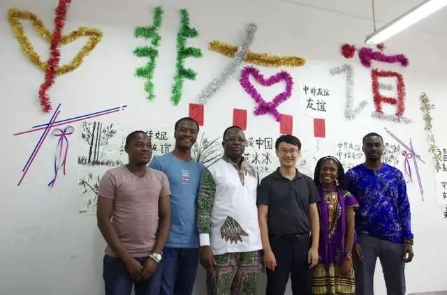 
杭州市儿童医院黄牛代挂号电话票贩子号贩子网上预约挂号,住院检查加快,刚刚！袁隆平墓前发生惊人一幕，外交部发言人都忍不住公布...