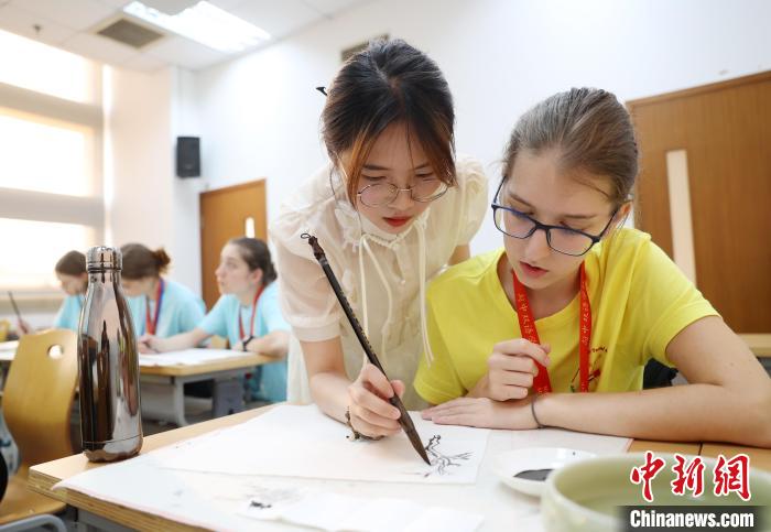 
杭州市人民医院黄牛代挂号电话票贩子号贩子网上预约挂号,住院检查加快,一种色彩 一次体验 让匈牙利学生爱上中国文化