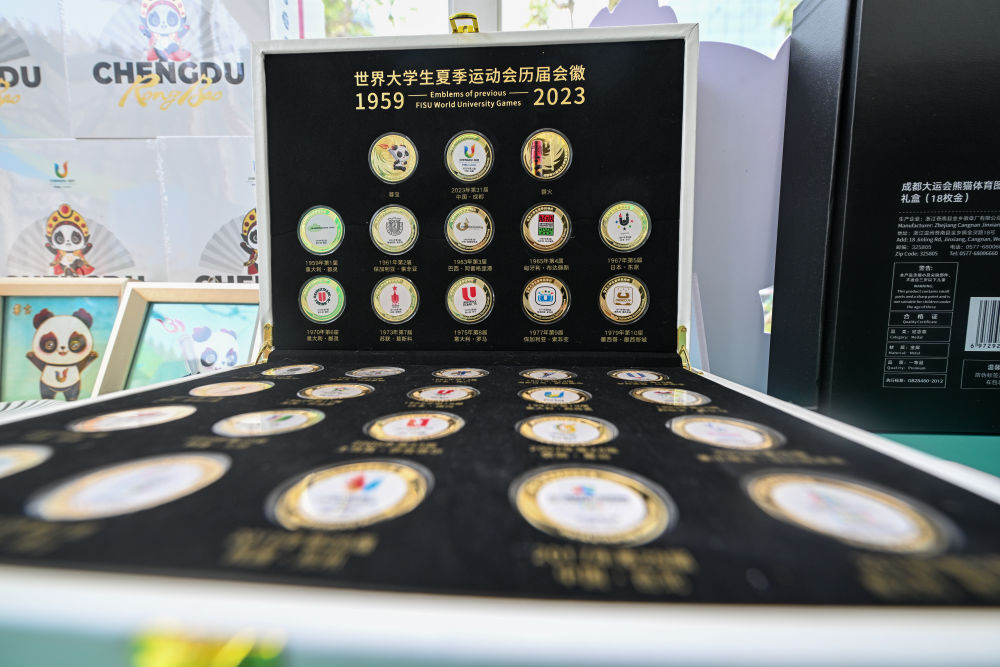 
江苏省人民医院黄牛代挂号电话票贩子号贩子网上预约挂号,住院检查加快,新华全媒+丨“特约记者”登场！“蓉宝”带你认识它的朋友