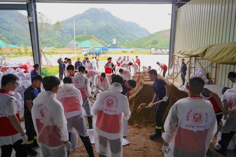 
广州儿童医院黄牛代挂号电话票贩子号贩子网上预约挂号,住院检查加快,风雨中，这群大学生搬运沙袋