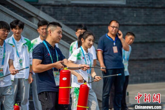 
杭州市人民医院黄牛代挂号电话票贩子号贩子网上预约挂号,住院检查加快,（成都大运纪事）成都大运会的香港志愿者：想向全世界展示中国大学生风采