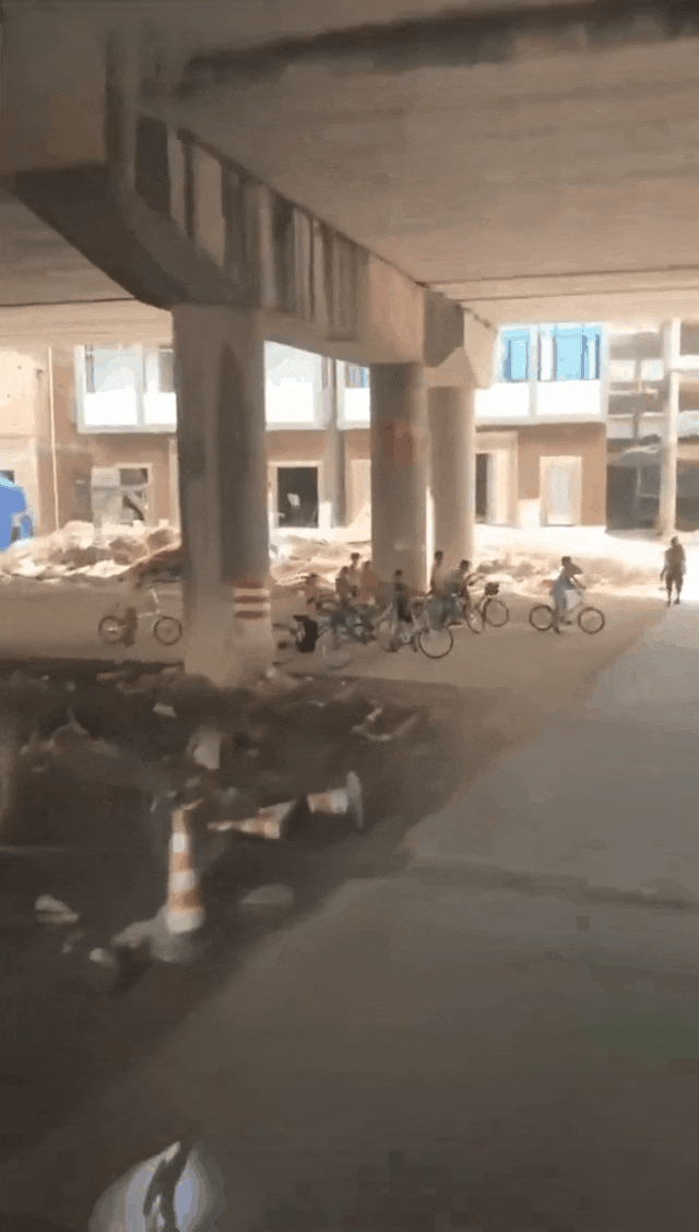 
广东省人民医院黄牛代挂号电话票贩子号贩子网上预约挂号,住院检查加快,大巴后面追出很多小孩，不停挥手……