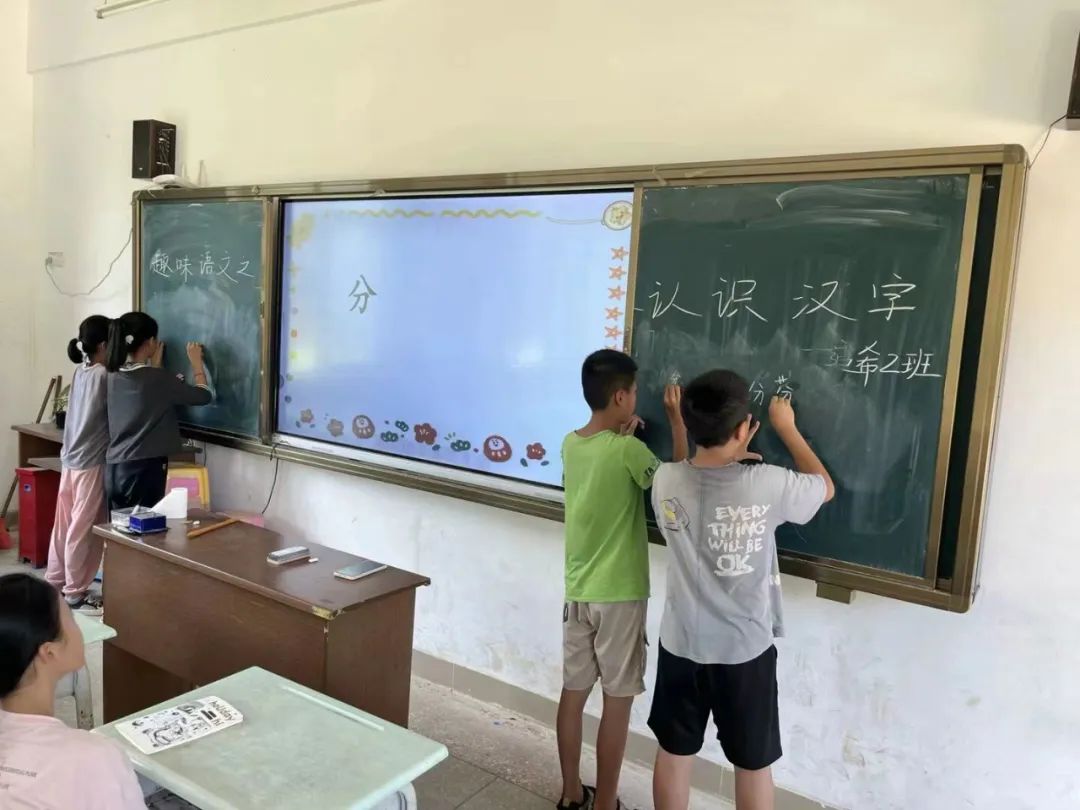 
广东省人民医院黄牛代挂号电话票贩子号贩子网上预约挂号,住院检查加快,大巴后面追出很多小孩，不停挥手……