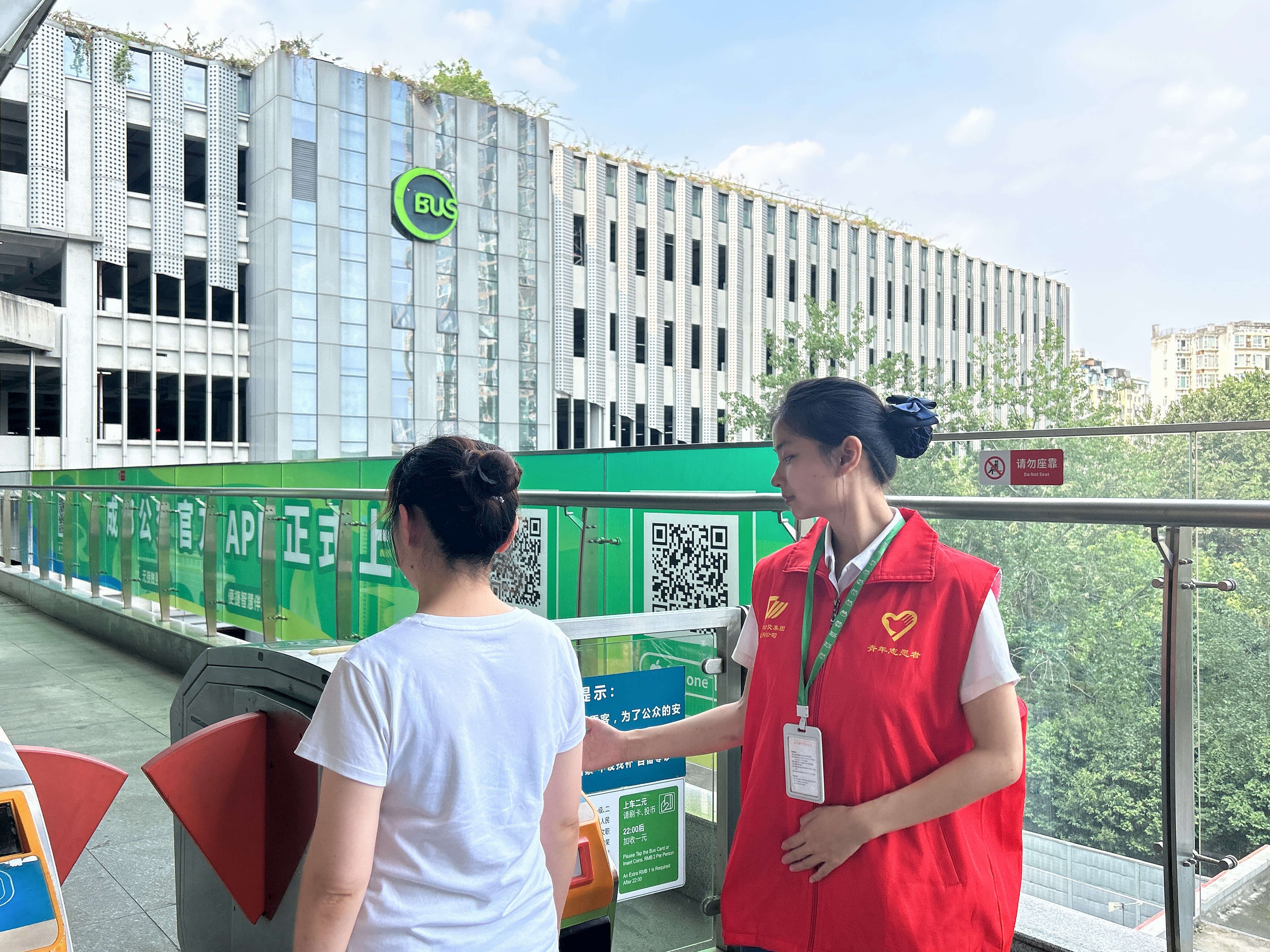 
北京空军总医院黄牛代挂号电话票贩子号贩子网上预约挂号,住院检查加快,成都大运会期间上新1300台新能源公交