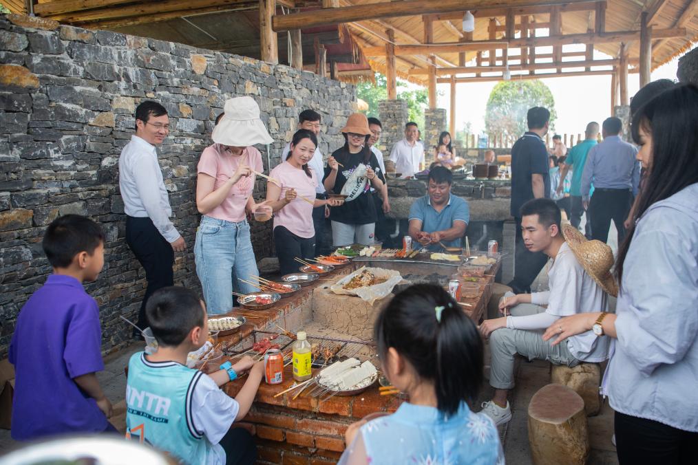 
南京市中医院黄牛代挂号电话票贩子号贩子网上预约挂号,住院检查加快,新时代中国调研行·长江篇丨这个小山村“土”里带点“潮”