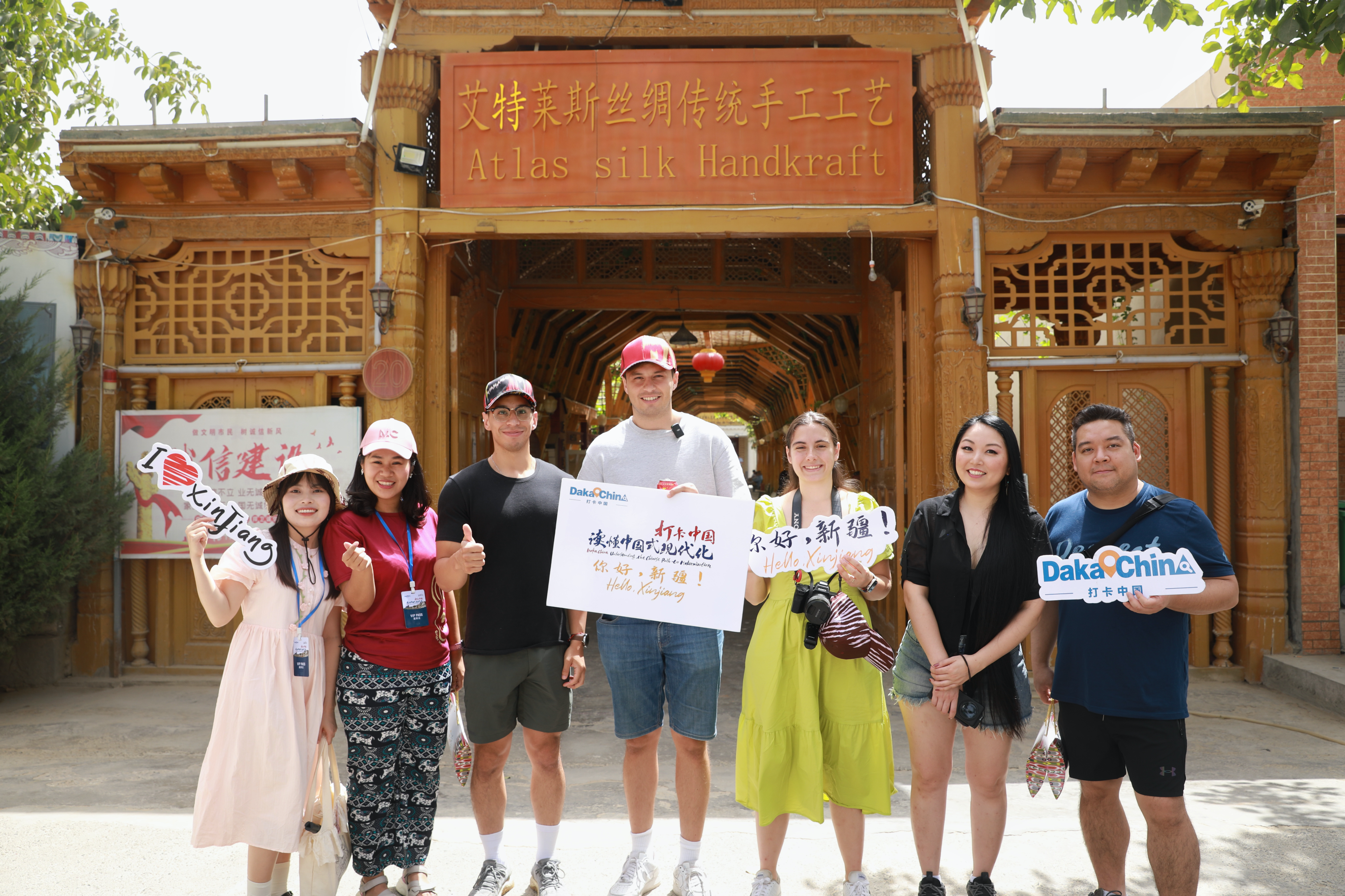 
上海第十人民医院黄牛代挂号电话票贩子号贩子网上预约挂号,住院检查加快,【2023打卡中国】外国网红在和田体验传统手工艺和大漠风情（组图）