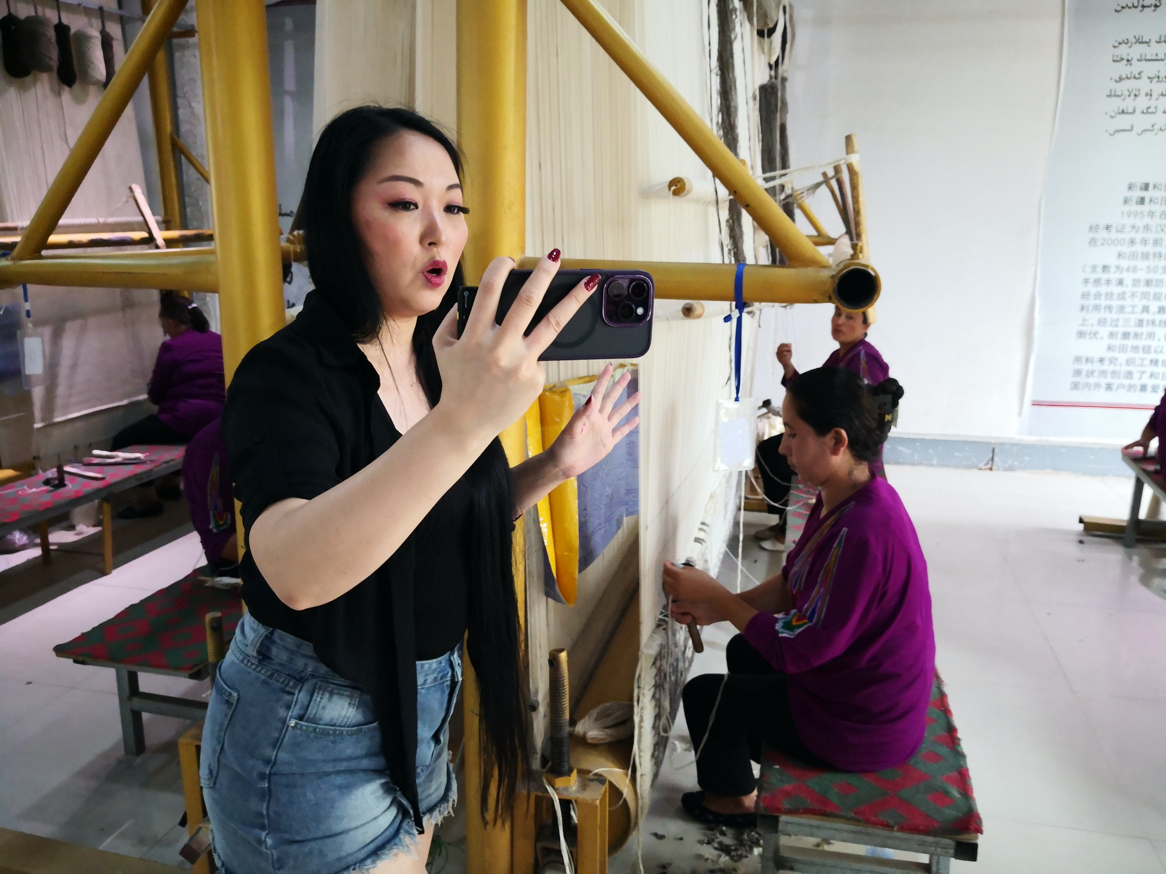 
上海第十人民医院黄牛代挂号电话票贩子号贩子网上预约挂号,住院检查加快,【2023打卡中国】外国网红在和田体验传统手工艺和大漠风情（组图）