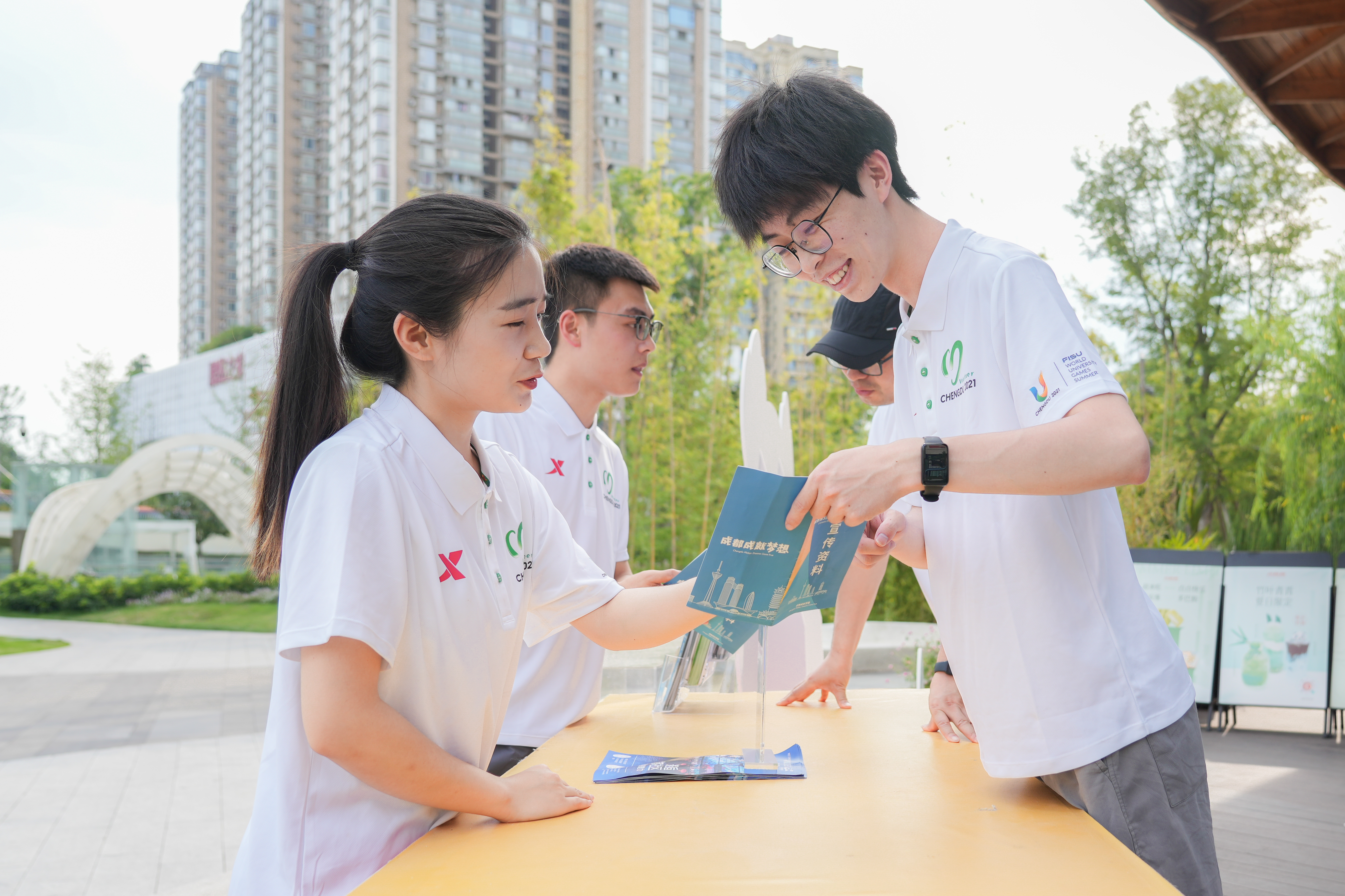 
中山大学孙逸仙纪念医院黄牛代挂号电话票贩子号贩子网上预约挂号,住院检查加快,从“建设者”到“志愿者”——“ 00后”一线职工感受特殊的大运时光