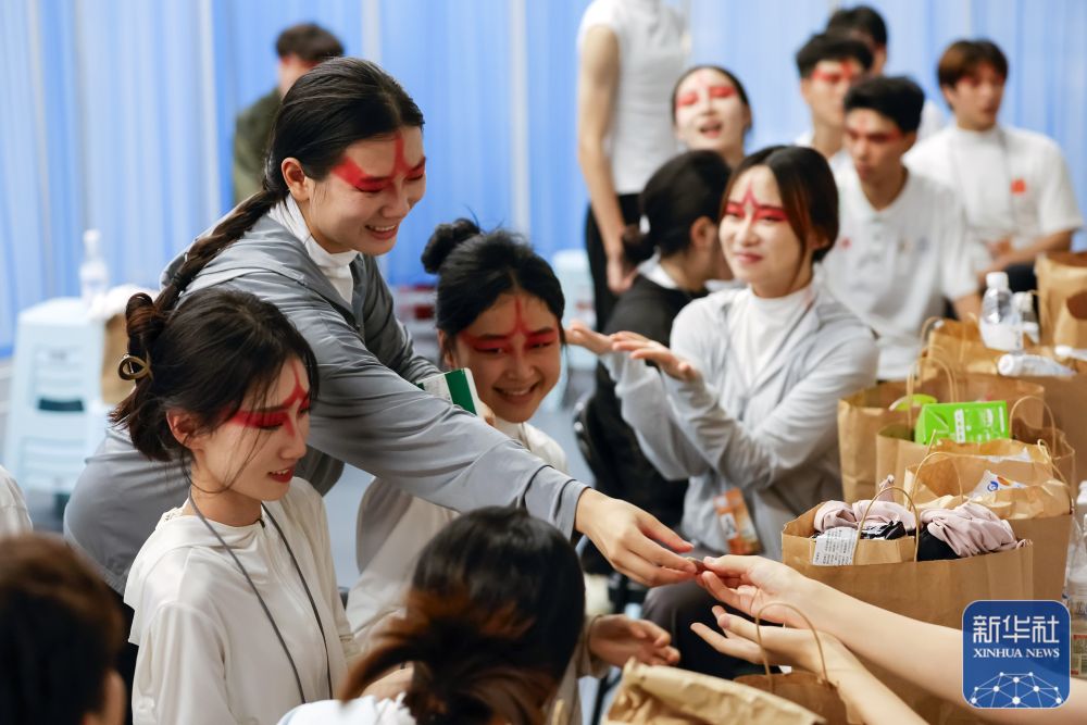 
上海肿瘤医院黄牛代挂号电话票贩子号贩子网上预约挂号,住院检查加快,成都大运会丨开幕式背后的故事——喜怒哀乐一张脸