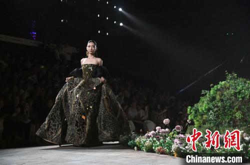 
二龙路肛肠医院黄牛代挂号电话票贩子号贩子网上预约挂号,住院检查加快,新疆喀什旅游市场缘何持续火热？