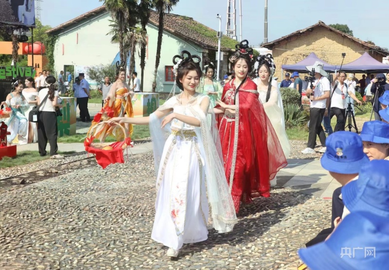 
上海龙华医院黄牛代挂号电话票贩子号贩子网上预约挂号,住院检查加快,民俗里的夏天！看中华大地文化传承百态多姿