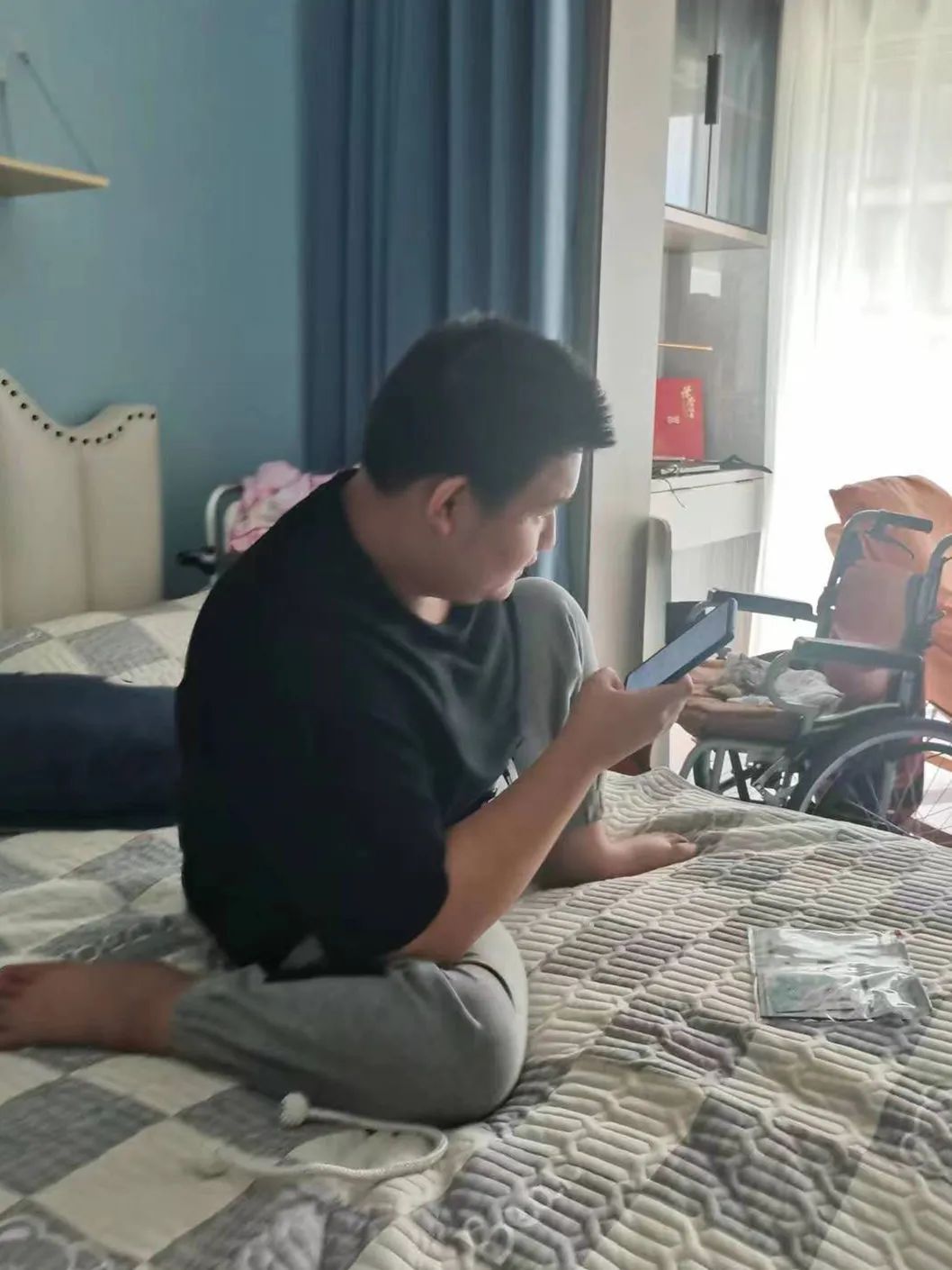 
杭州市三医院黄牛代挂号电话票贩子号贩子网上预约挂号,住院检查加快,“轮椅男孩”超一本线110分！他心仪的大学温暖回应