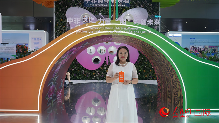 
南方医科大学南方医院黄牛代挂号电话票贩子号贩子网上预约挂号,住院检查加快,人物故事 | 李洪梅:“瑶”身一变打造非洲手机膜王国