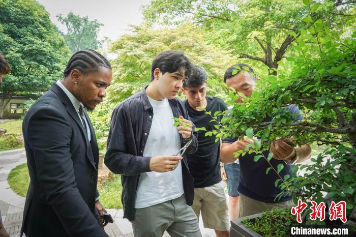 
杭州市一医院黄牛代挂号电话票贩子号贩子网上预约挂号,住院检查加快,“Z世代”青年走进南京夏日：湖中夏雨荷 江上“白鹭”洲