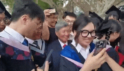 
杭州市人民医院黄牛代挂号电话票贩子号贩子网上预约挂号,住院检查加快,校长雨中致辞火了！他的历年演讲都离不开这4个字