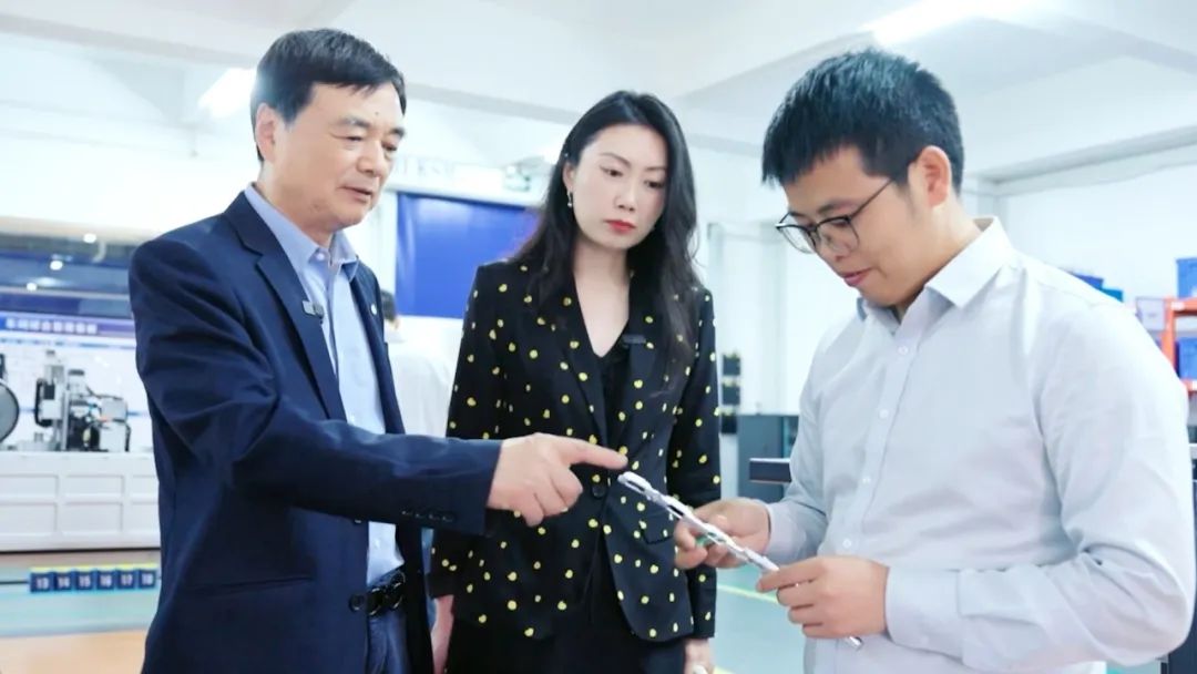 
上海儿科医院黄牛代挂号电话票贩子号贩子网上预约挂号,住院检查加快,大家聊创新丨瞿建国、韦嘉：细胞之能