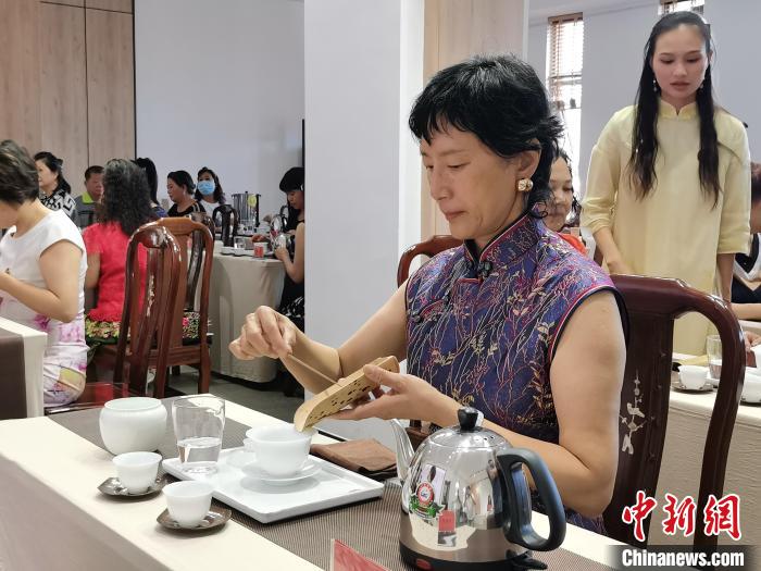 
南京各大医院黄牛代挂号电话票贩子号贩子网上预约挂号,住院检查加快,两岸婚姻家庭云南行：“现在正是来大陆创业好时机”