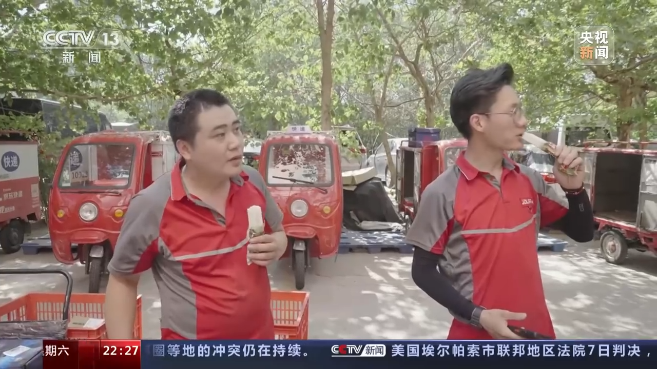 
南京中科研究所黄牛代挂号电话票贩子号贩子网上预约挂号,住院检查加快,烈日当头照 高温下的“劳”与“保”