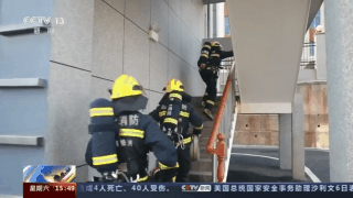 
江苏省中西医结合医院黄牛代挂号电话票贩子号贩子网上预约挂号,住院检查加快,扛着64斤的泡沫桶、30斤的液化气罐 消防员不惧“烤”验开展高温环境下灭火训练