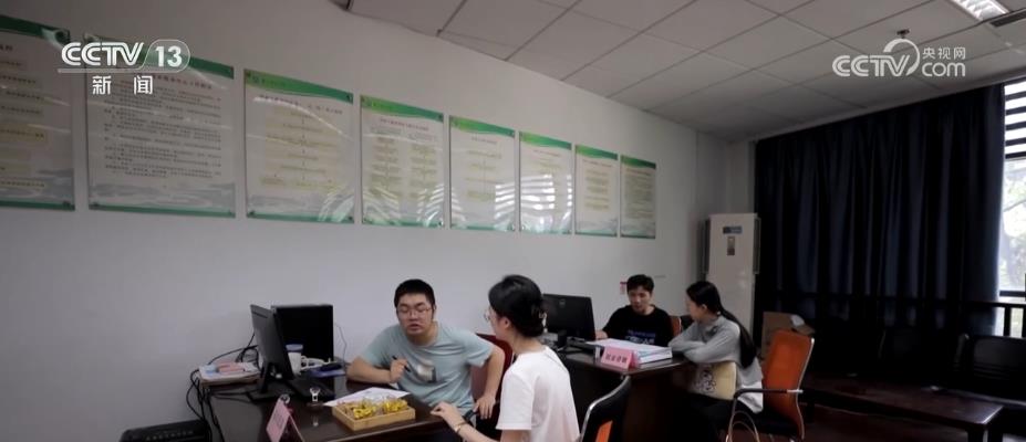 
上海中山医院黄牛代挂号电话票贩子号贩子网上预约挂号,住院检查加快,各地为毕业生提供“不断线”服务 提供针对性指导促进就业