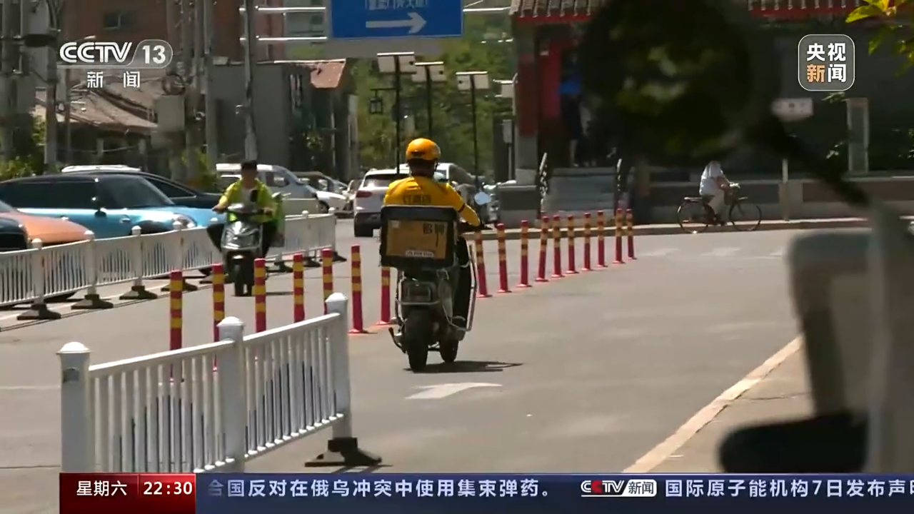 
南京中科研究所黄牛代挂号电话票贩子号贩子网上预约挂号,住院检查加快,烈日当头照 高温下的“劳”与“保”