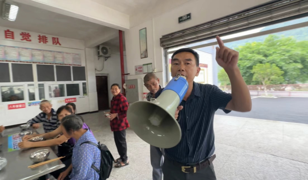 
西安各大医院黄牛代挂号电话票贩子号贩子网上预约挂号,住院检查加快,千笔楼｜听，沙哑的声音一遍遍重复着四个字……