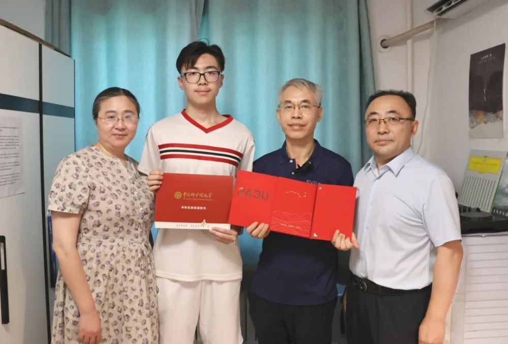 
中国中医科学院广安门医院黄牛代挂号电话票贩子号贩子网上预约挂号,住院检查加快,“想要得到它！”高校录取通知书有大豆7颗，连成7星，用时7年......