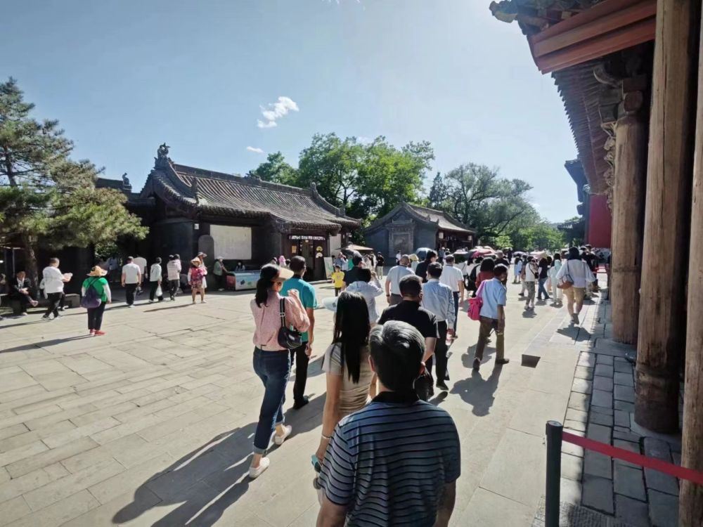 
上海瑞金医院黄牛代挂号电话票贩子号贩子网上预约挂号,住院检查加快,避暑游催热中国“夏日经济”