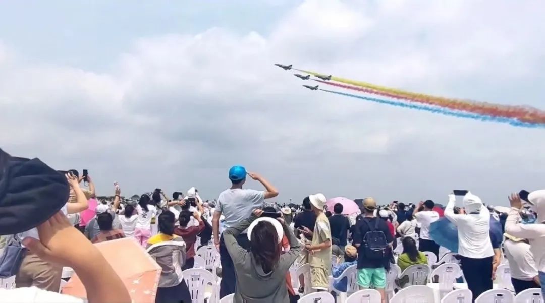 
天津各大医院黄牛代挂号电话票贩子号贩子网上预约挂号,住院检查加快,爱国拥军的种子，就在这一瞬间萌芽