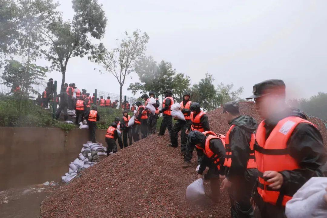 
东直门医院黄牛代挂号电话票贩子号贩子网上预约挂号,住院检查加快,北京已转移群众超5万人 2千余名武警官兵抢险救灾 强降雨救援最新情况→