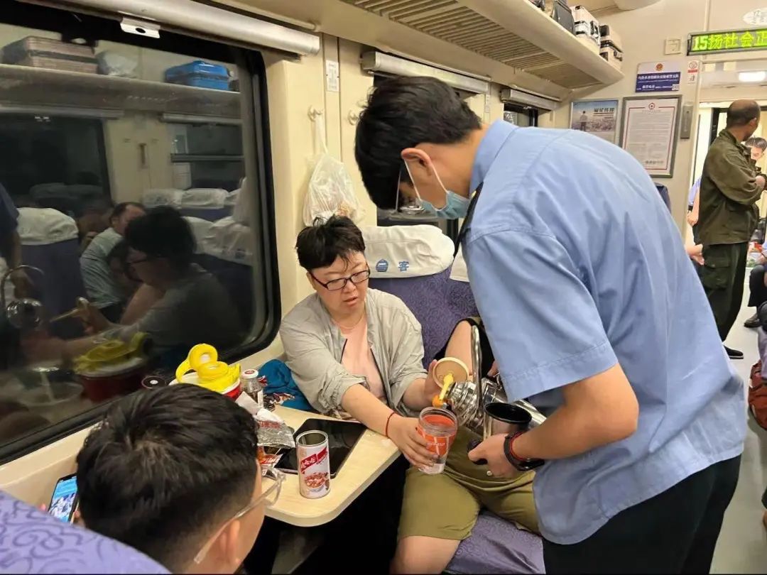 
江苏省人民医院黄牛代挂号电话票贩子号贩子网上预约挂号,住院检查加快,K396次、Z180次、K1178次列车紧急救援记