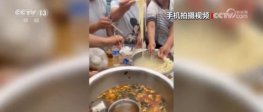 
长沙湘雅医院黄牛代挂号电话票贩子号贩子网上预约挂号,住院检查加快,志愿者携锅带菜 让受灾村民吃上热乎饭