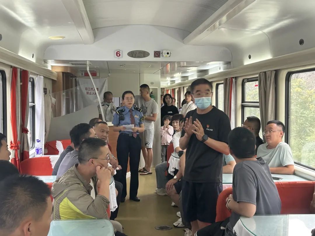 
北京朝阳医院黄牛代挂号电话票贩子号贩子网上预约挂号,住院检查加快,滞留72小时的列车上，有位警察大学教师……
