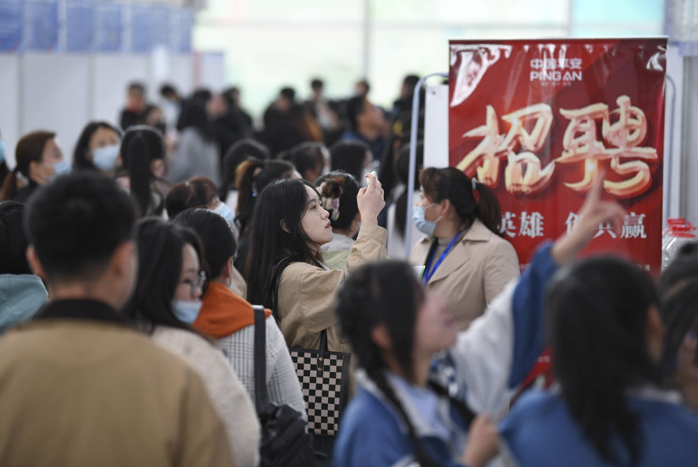 
上海肿瘤医院黄牛代挂号电话票贩子号贩子网上预约挂号,住院检查加快,新华视点｜“高薪”背后可能有陷阱 谨防招聘诈骗套路多