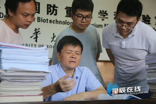 
北京北大口腔医院黄牛代挂号电话票贩子号贩子网上预约挂号,住院检查加快,青春之歌｜他的“核”心选择