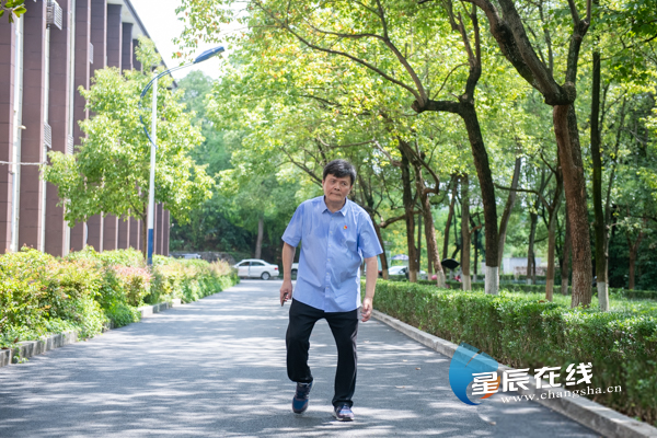 
北京北大口腔医院黄牛代挂号电话票贩子号贩子网上预约挂号,住院检查加快,青春之歌｜他的“核”心选择