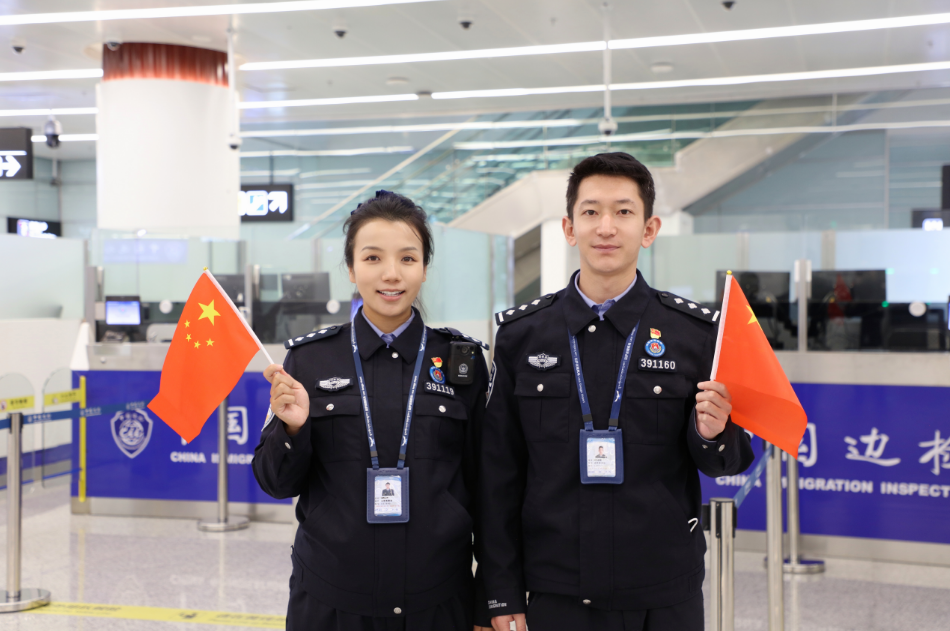 
广州中山三医院黄牛代挂号电话票贩子号贩子网上预约挂号,住院检查加快,国门“夫妻档” 国庆共坚守