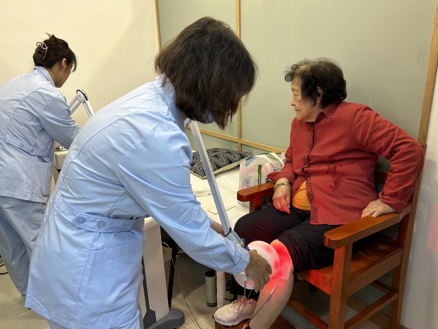 
广州各大医院黄牛代挂号电话票贩子号贩子网上预约挂号,住院检查加快,幸福感爆棚！上海社区里出现许多“圈”，理想生活的一切都能在其中找到