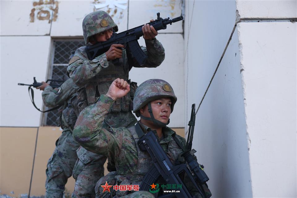 
上海第九人民医院黄牛代挂号电话票贩子号贩子网上预约挂号,住院检查加快,云连线丨数字记者穆兰与“杨根思连”指导员同框解读“三个不相信”英雄宣言