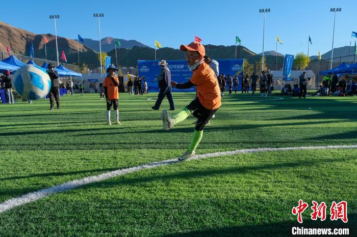 
南京各大医院黄牛代挂号电话票贩子号贩子网上预约挂号,住院检查加快,西藏拉萨河畔 青年驰骋高原“村超”足球赛场