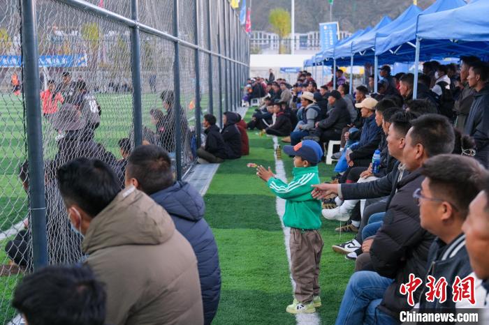 
南京各大医院黄牛代挂号电话票贩子号贩子网上预约挂号,住院检查加快,西藏拉萨河畔 青年驰骋高原“村超”足球赛场