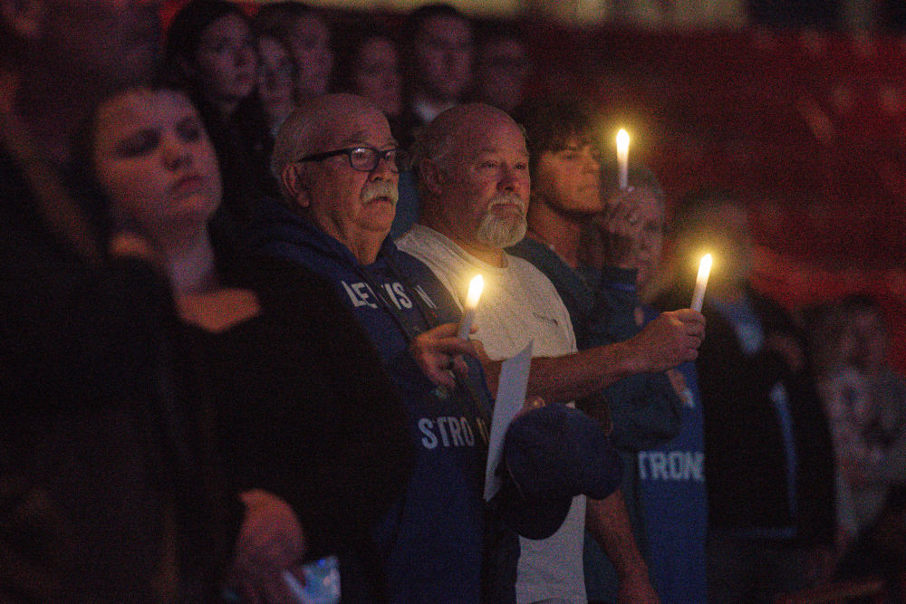 
天津肿瘤医院黄牛代挂号电话票贩子号贩子网上预约挂号,住院检查加快,美国刘易斯顿市：枪击案一周年 民众悼念逝者
