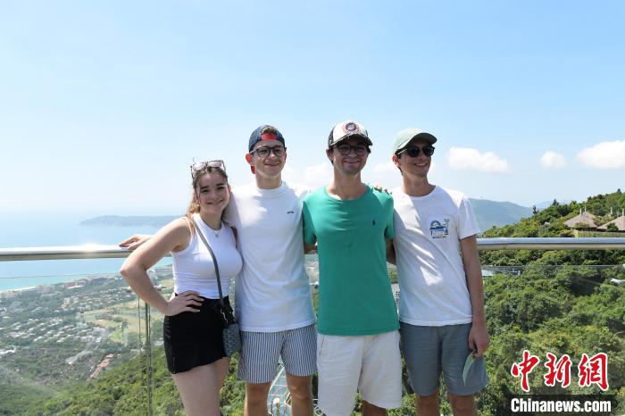 
成都华西医院黄牛代挂号电话票贩子号贩子网上预约挂号,住院检查加快,外国游客三亚乐享中国长假：从跟团游逐渐转向自由行