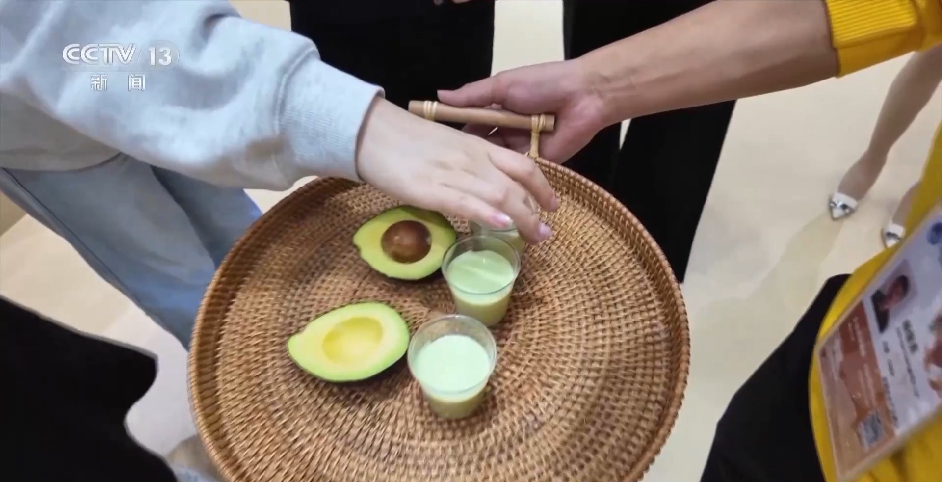 
北京积水潭医院黄牛代挂号电话票贩子号贩子网上预约挂号,住院检查加快,新闻周刊丨80元1个→36.9元8个 来进博会实现牛油果“自由”