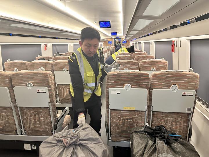 
杭州西溪医院黄牛代挂号电话票贩子号贩子网上预约挂号,住院检查加快,包裹里的“新”活力——“双十一”消费观察